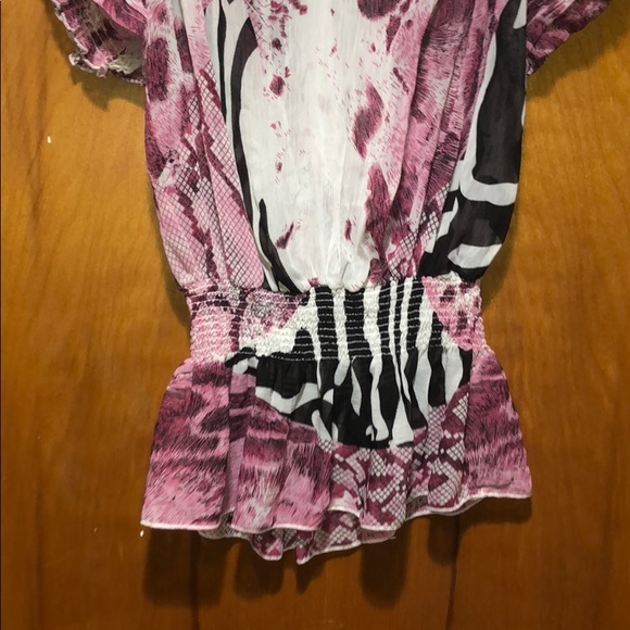 ⚜️Pink zebra print top - Picture 3 of 4